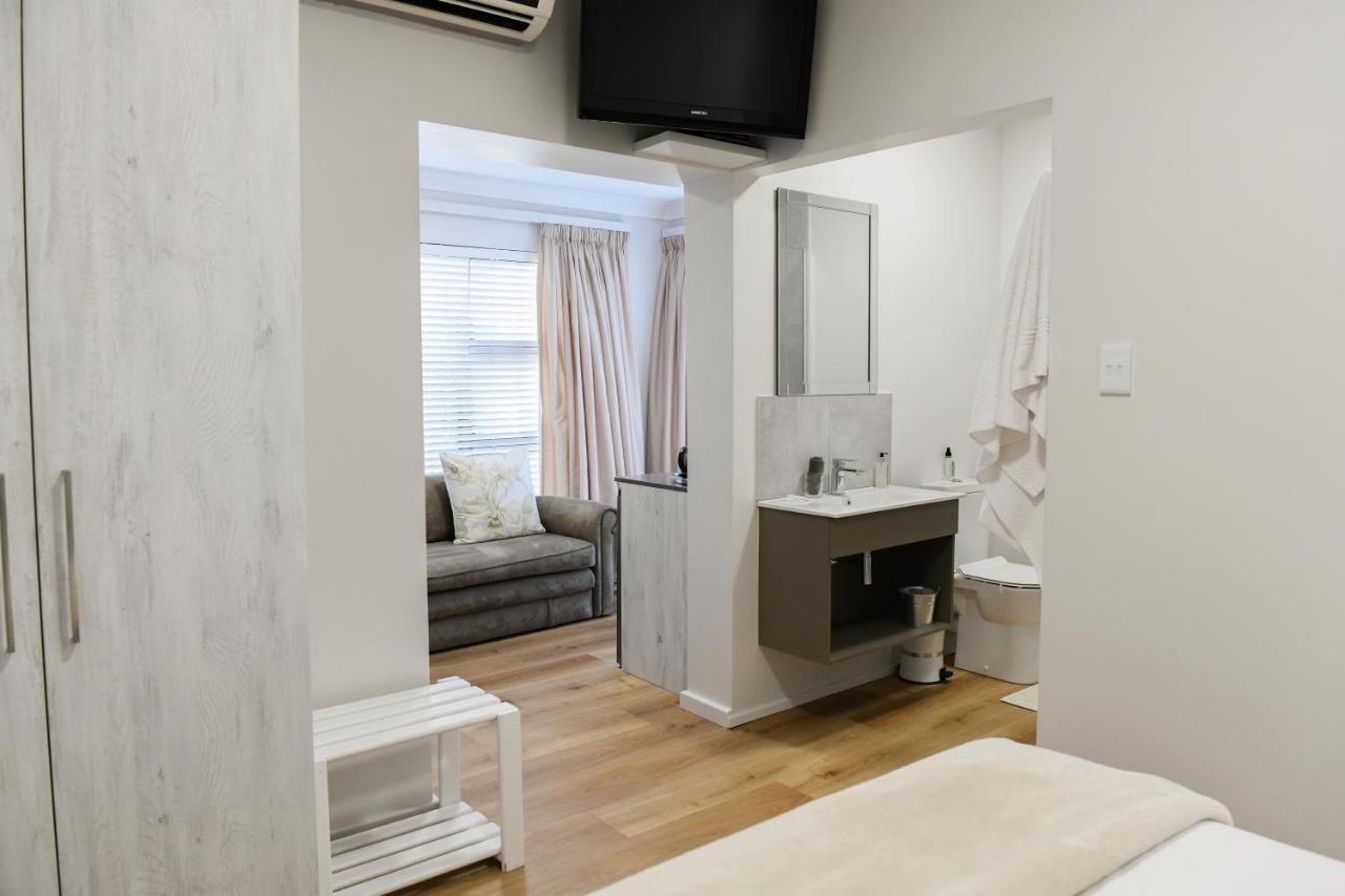 Four Palms Accommodation Дурбанвиль Экстерьер фото