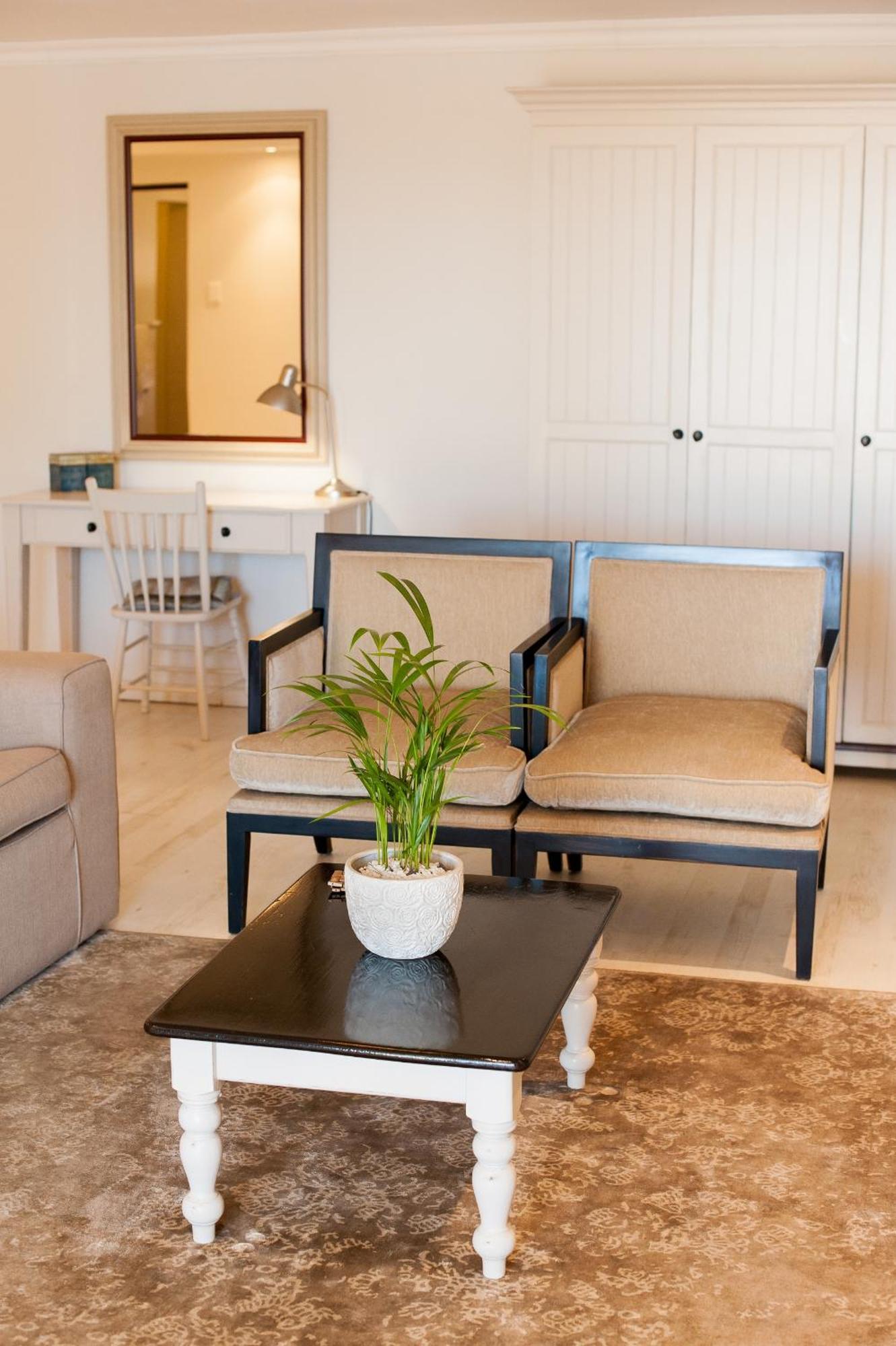 Four Palms Accommodation Дурбанвиль Экстерьер фото